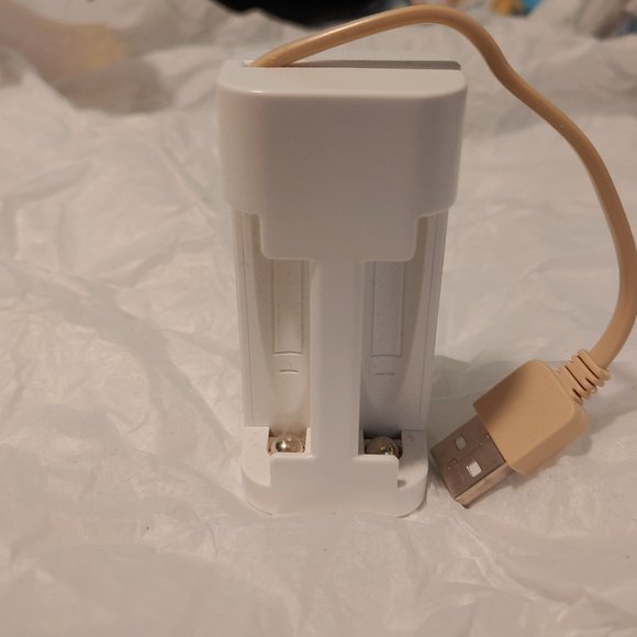 Vinninge Battery Charger - Picture 2 of 3